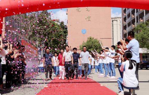 傳承紅色基因 燈塔領航青春 2021年揭陽市少先隊員離隊 入團儀式暨14歲集體生日活動在惠來慈云實驗中學舉行